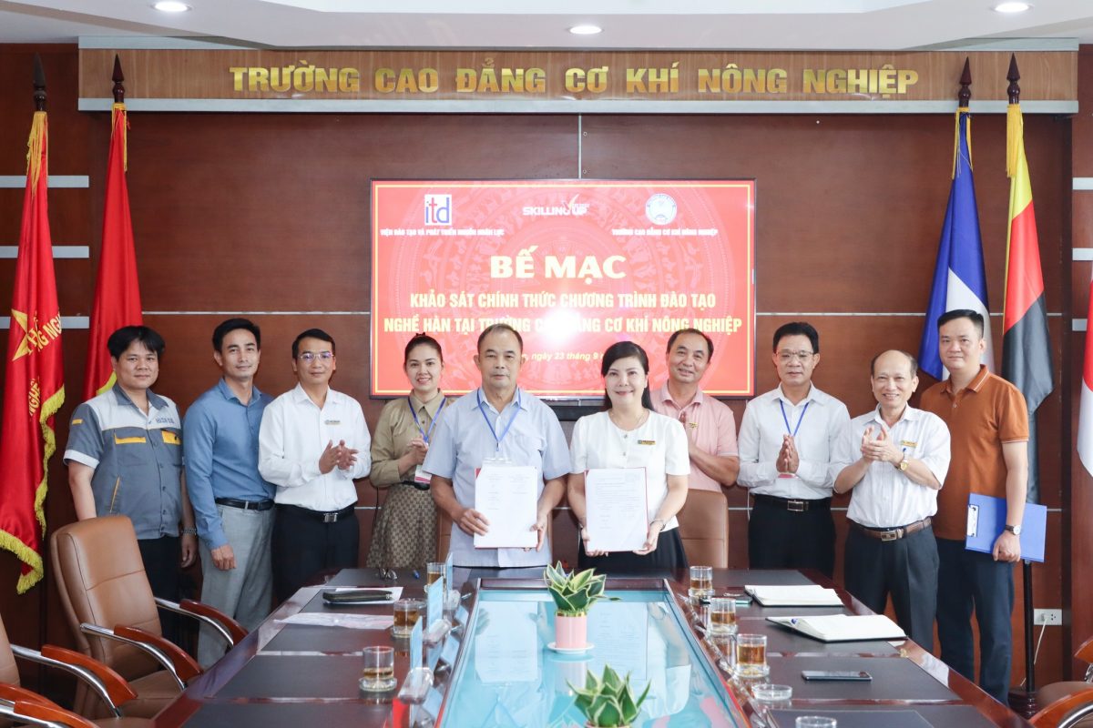 Th.S Hà Xuân Dũng - Trưởng đoàn, thay mặt đoàn đánh giá ngoài phát biểu tại buổi Bế mạc