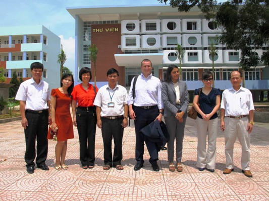Đoàn công tác thăm quan cơ sở vật chất Nhà trường