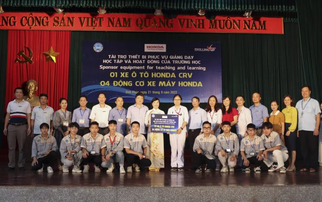 Ông Nguyễn Văn Tình - Trưởng phòng Giáo dục Nghề nghiệp Sở LĐTB&XH Tỉnh Vĩnh Phúc phát biểu tại buổi lễ